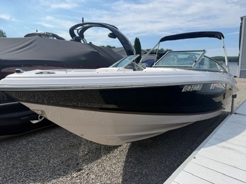 2005 Regal 2200 Bowrider - Sold Boat