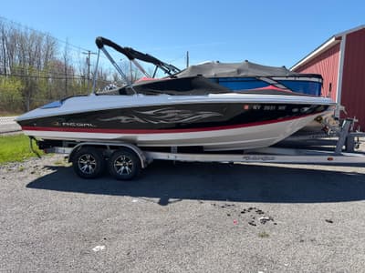 BOATZON | Regal 2200 Bowrider 2008