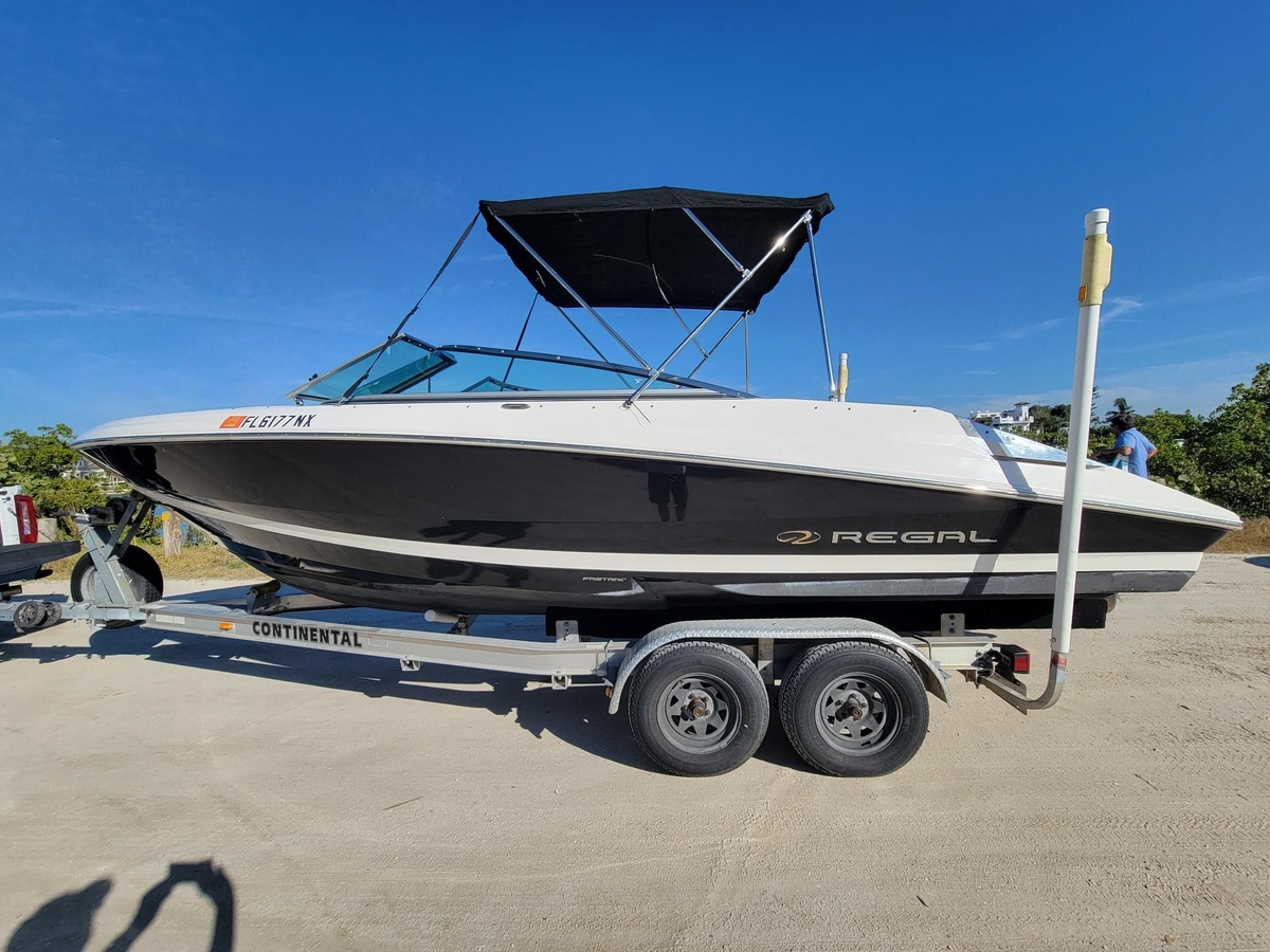 2009 Regal 2200 Bowrider - Sold Boat