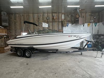 BOATZON | Regal 2200 Bowrider 2012