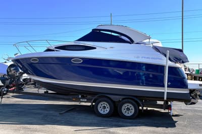BOATZON | Regal 2565 Express Cruiser 2011