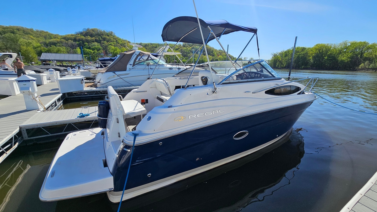 2008 Regal 2565 Window Express - Sold Boat