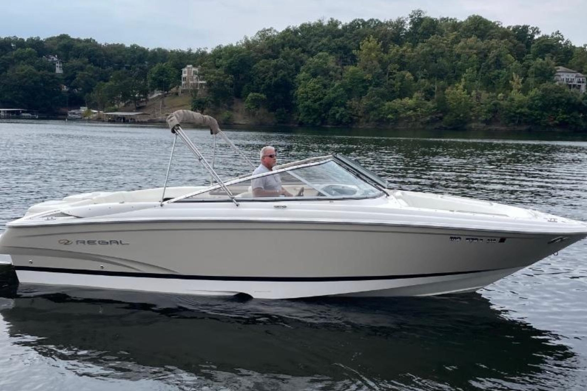 2008 Regal 2700 Bowrider - Sold Boat