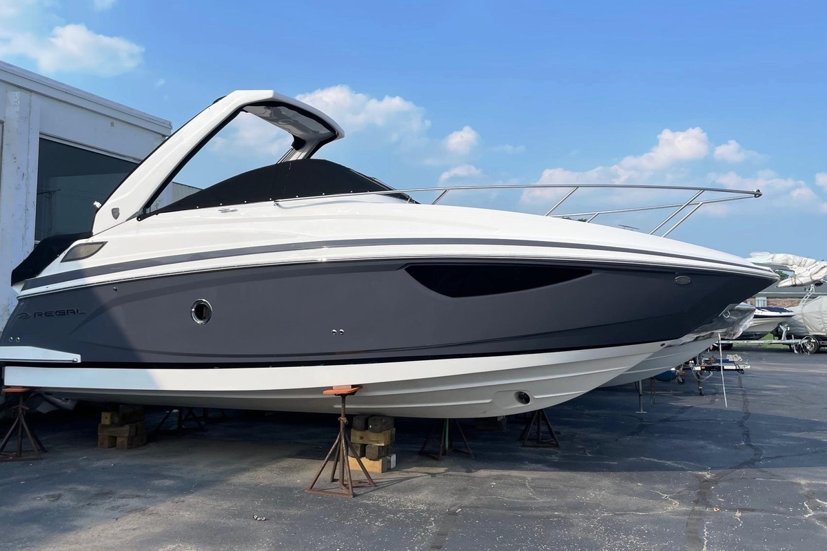 2025 Regal 28 Express - Sold Boat
