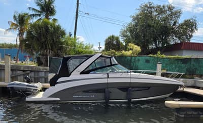 BOATZON | Regal 32 Express 2017