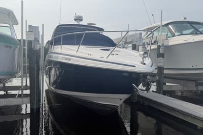 BOATZON | Regal 32 Express 2017