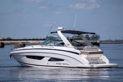 BOATZON | Regal 32 Express 2017