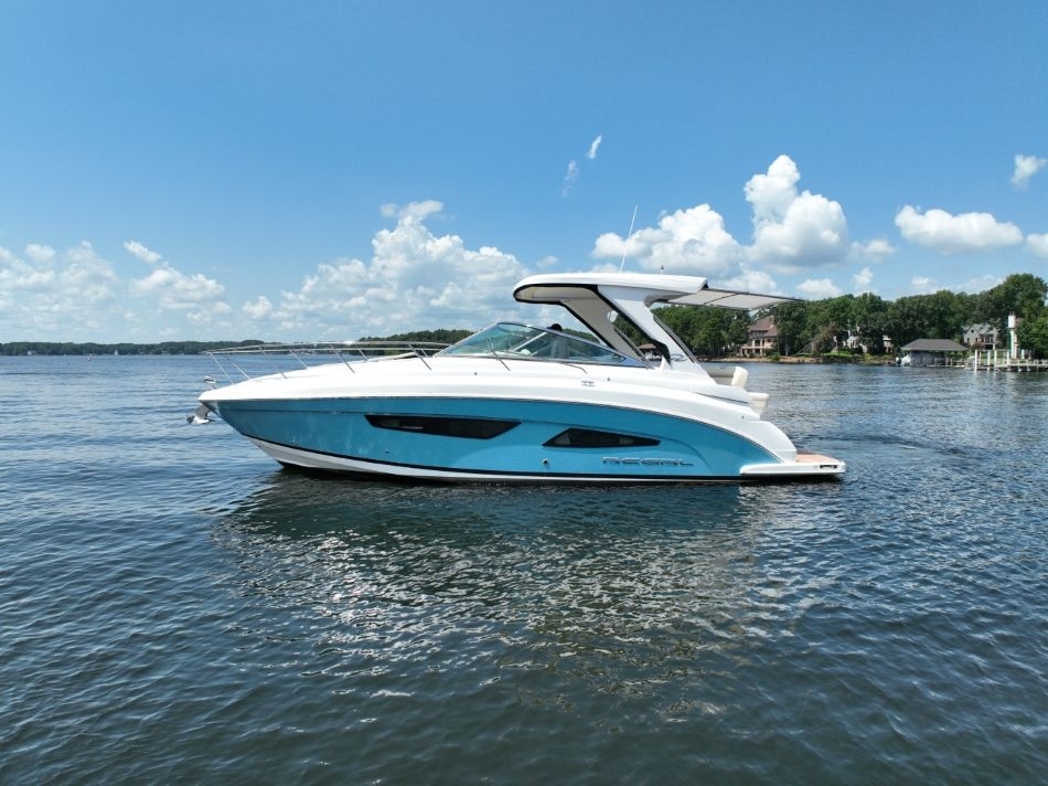2019 Regal 33 Express - Sold Boat