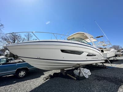 BOATZON | Regal 33 Express 2019