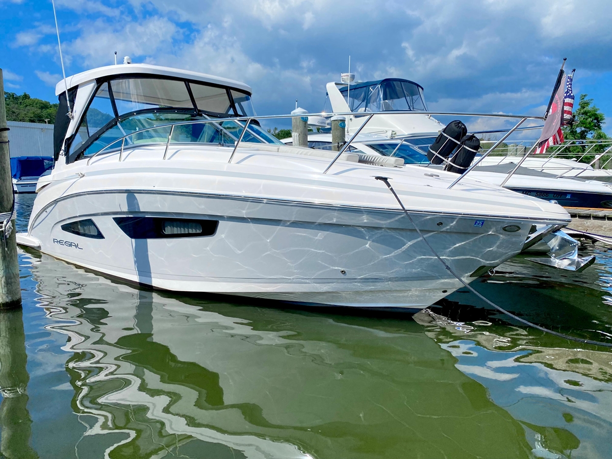 2019 Regal 33 Express - Sold Boat