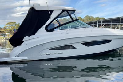 BOATZON | Regal 33 Express 2020