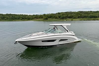 BOATZON | Regal 33 Express 2025