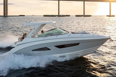BOATZON | Regal 33 Express 2026