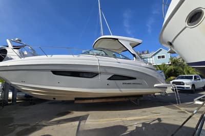 BOATZON | Regal 33 OBX 2019
