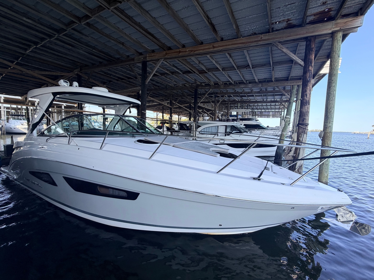 2020 Regal 33 XO - Sold Boat
