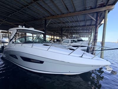 BOATZON | Regal 33 XO 2020