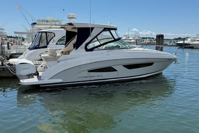 BOATZON | Regal 33 XO 2020