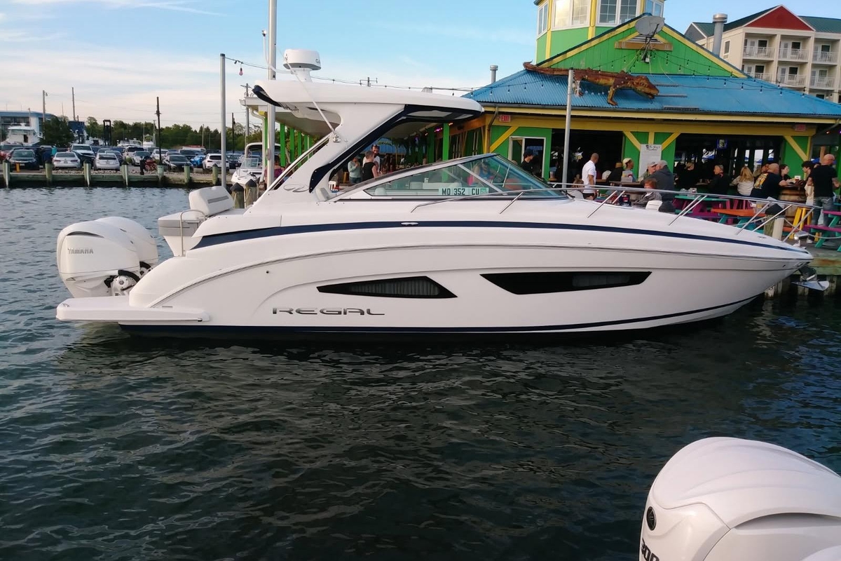 2022 Regal 33 XO - Sold Boat