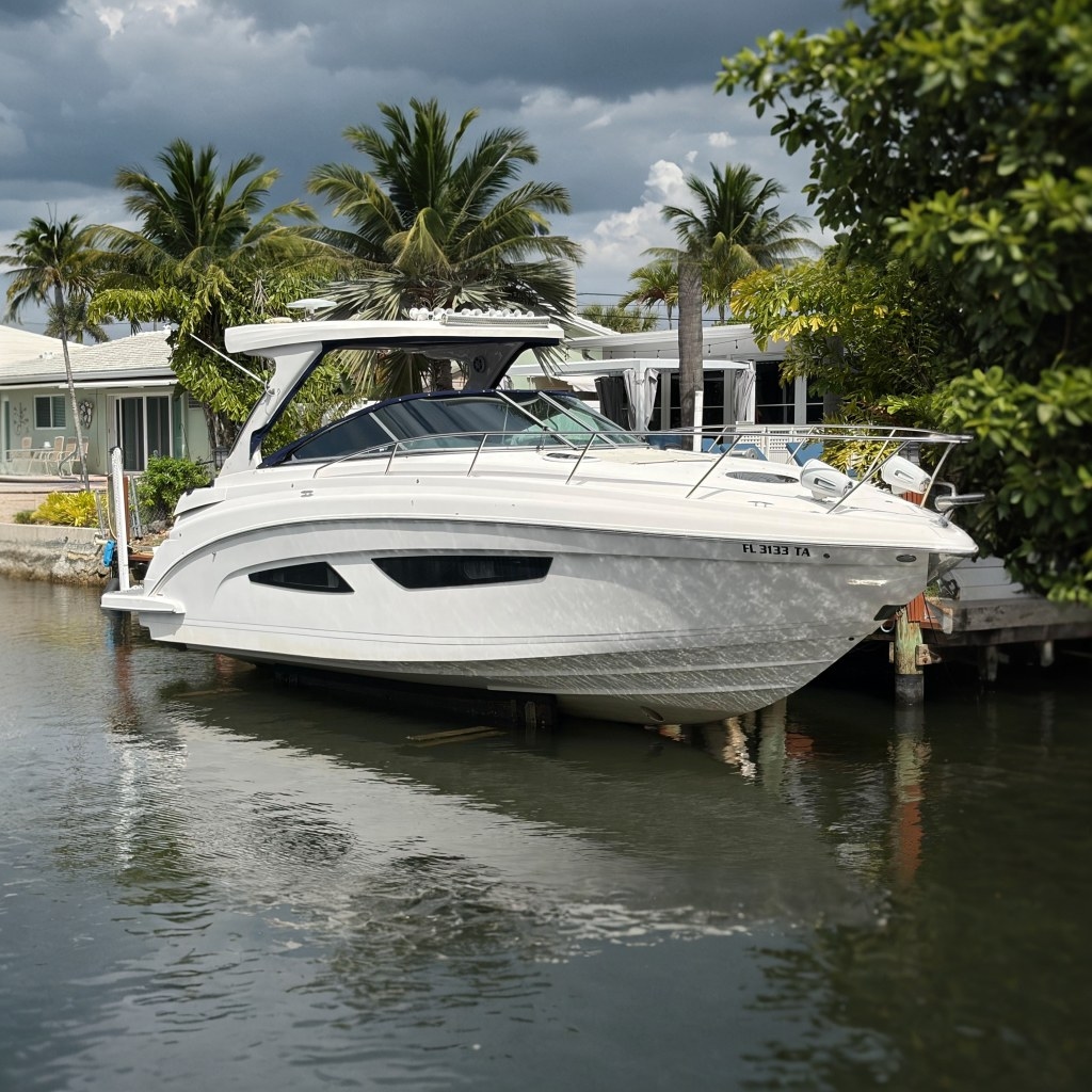 2022 Regal 33 XO - Sold Boat