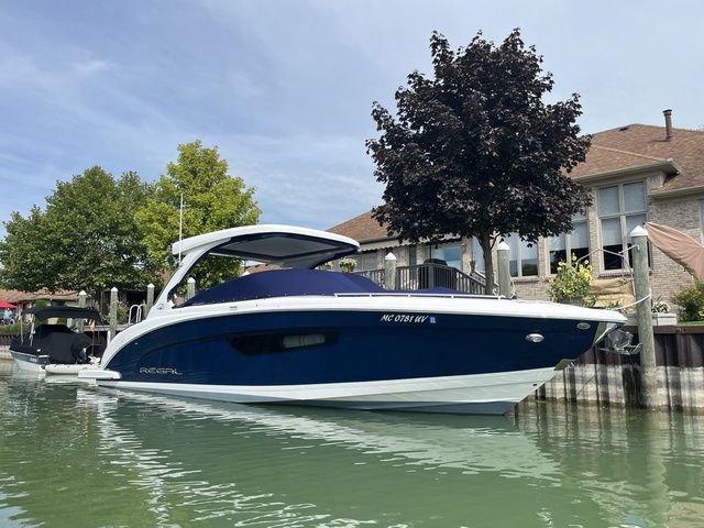 2023 Regal 3300 - Sold Boat