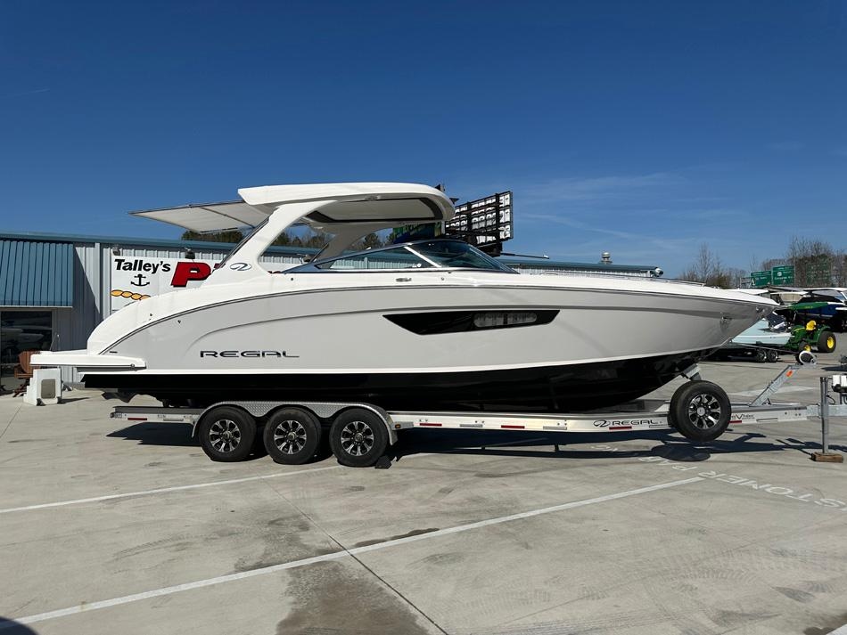 2024 Regal 3300 - Sold Boat