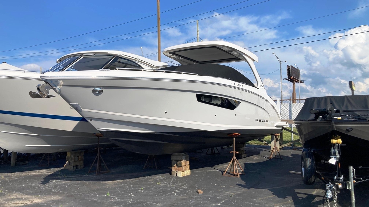 2025 Regal 3300 BR - Sold Boat