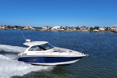 BOATZON | Regal 35 Sport Coupe 2016