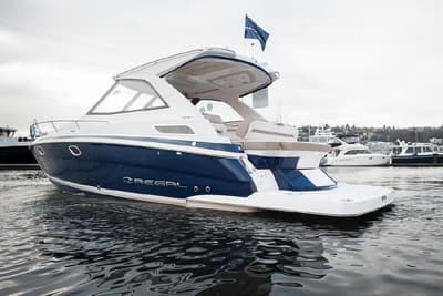 BOATZON | Regal 35 Sport Coupe 2016