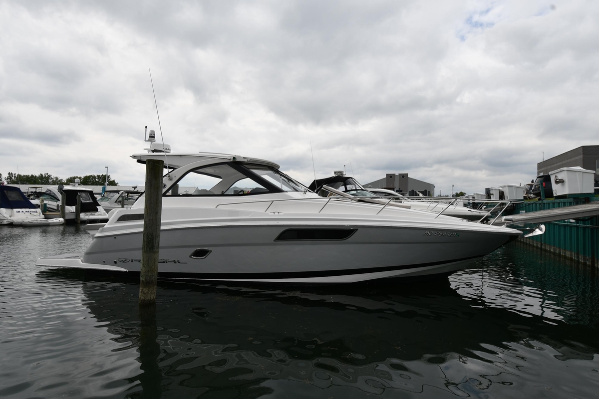 2021 Regal 35 Sport Coupe - Sold Boat
