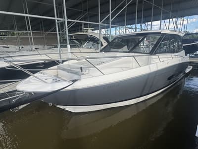 BOATZON | Regal 36 Grande Coupe 2023