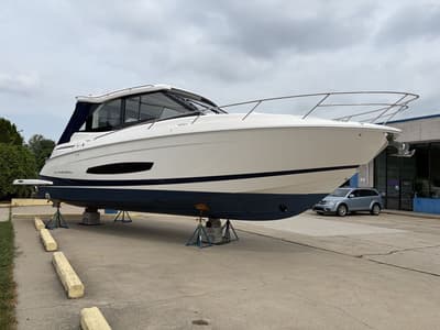 BOATZON | Regal 36 Grande Coupe 2027