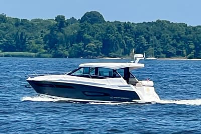 BOATZON | Regal 38 Grande Coupe 2020