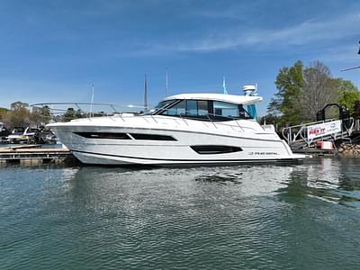 BOATZON | Regal 38 Grande Coupe 2025