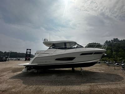 BOATZON | Regal 38 Grande Coupe 2025 BOATZON | Regal 38 Grande Coupe 2025