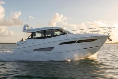 BOATZON | Regal 38 Grande Coupe 2026