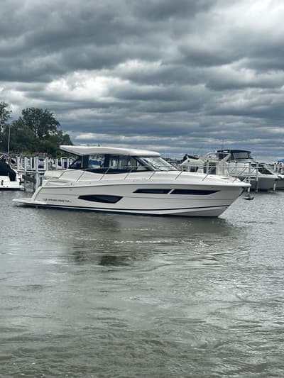 BOATZON | Regal 38 Grande Coupe 2027