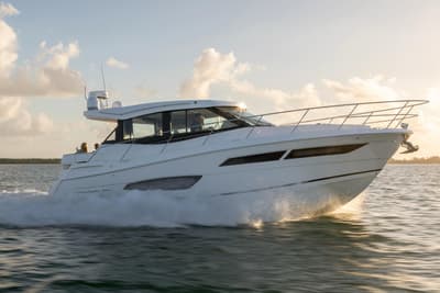 BOATZON | Regal 38 Grande Coupe 2027