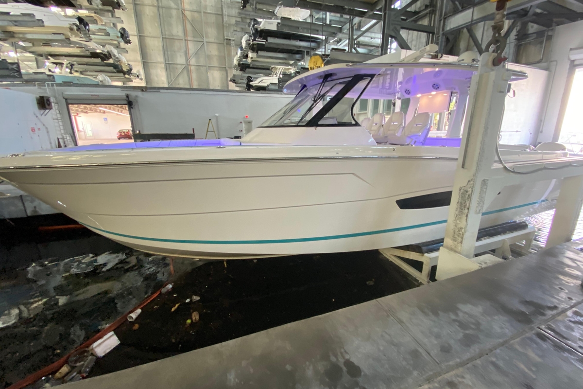 2021 Regal 38 SAV - Sold Boat