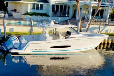 BOATZON | Regal 38 SAV 2021