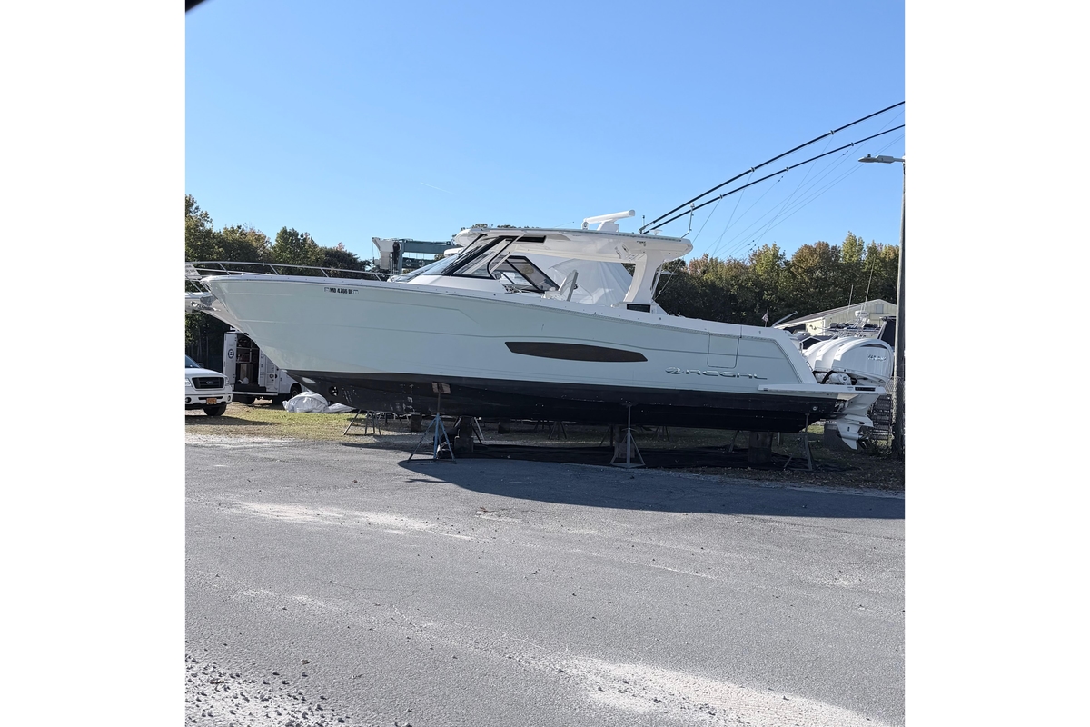 2022 Regal 38 SAV - Sold Boat