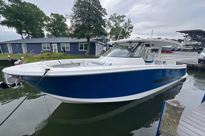 BOATZON | Regal 38 Surf 2026