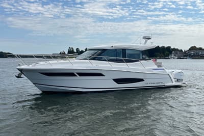 BOATZON | Regal 38 XO 2023