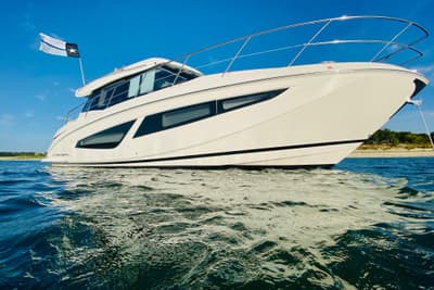 BOATZON | Regal 42 Grande Coupe 2018