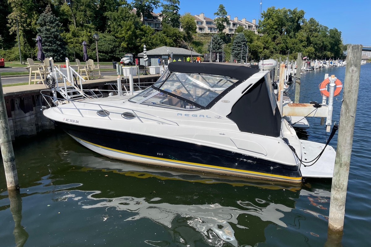 2003 Regal Commodore 3060 - Sold Boat