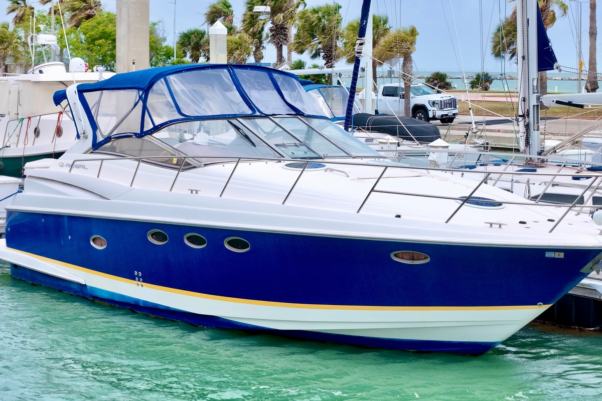 2004 Regal Commodore 3860 - Sold Boat