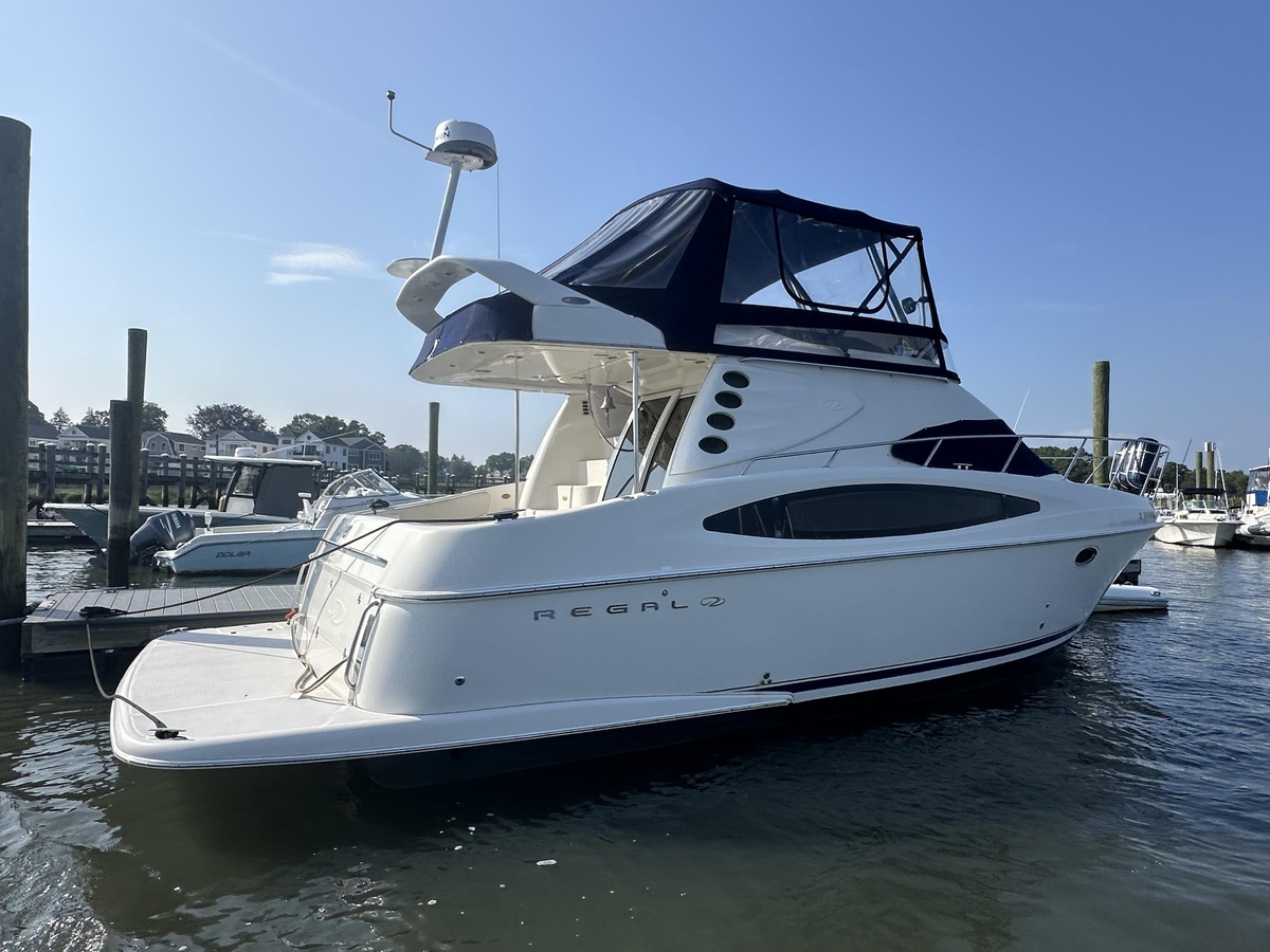 2002 Regal Commodore 3880 - Sold Boat