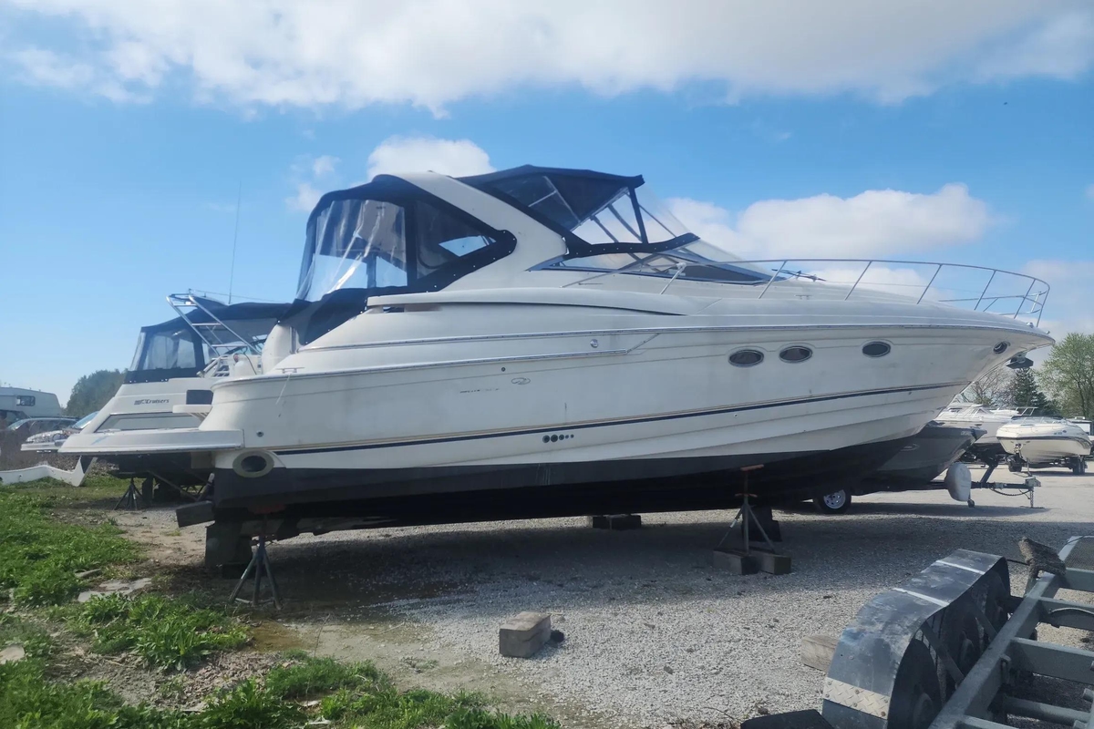 2001 Regal Commodore 4160 - Sold Boat