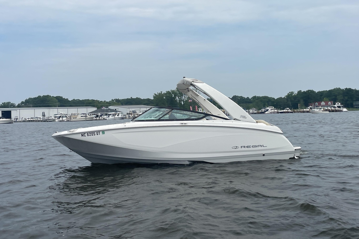 2022 Regal FasDeck - Sold Boat