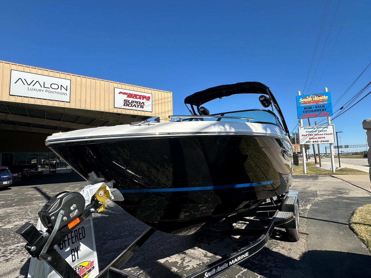 2025 Regal LS4 Surf - Sold Boat