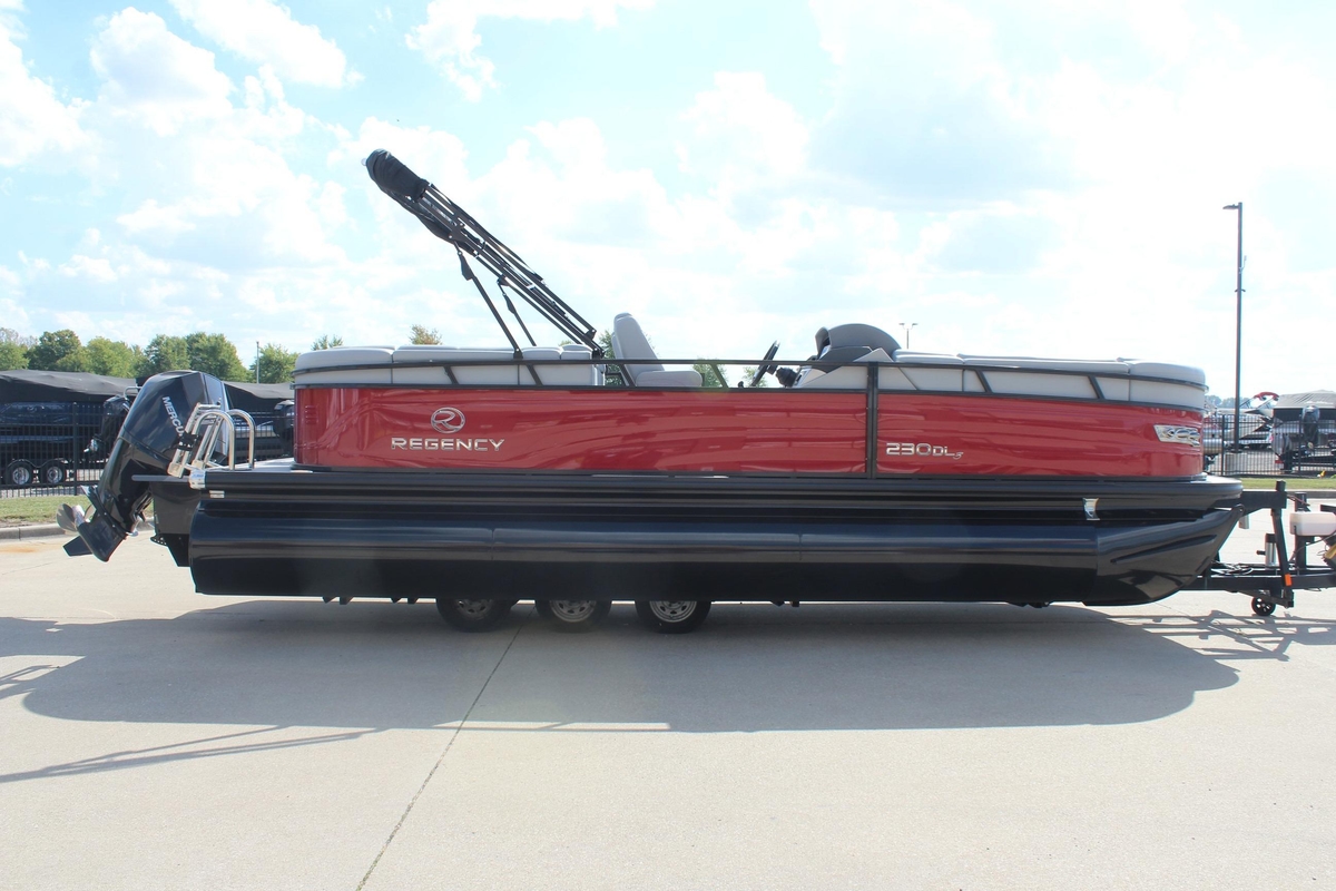 2025 Regency 230 DL3 - Sold Boat